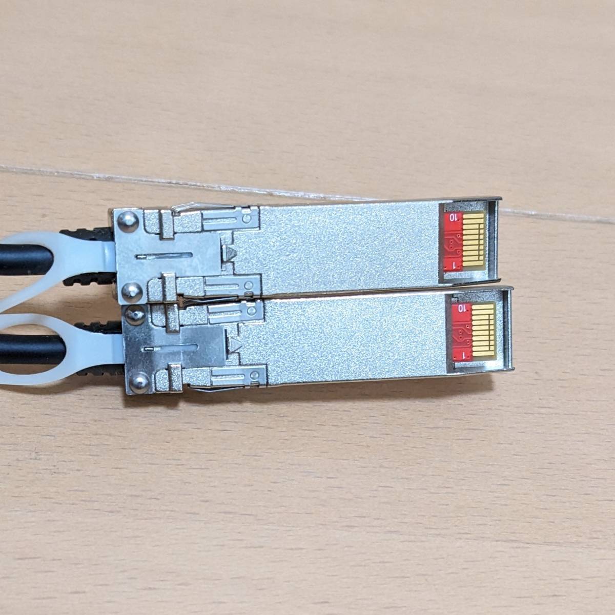 動作品 訳あり品 Amphenol 10GbE SFP+ ケーブル 3m FCI 10110818-2030LF 30AWG_画像4