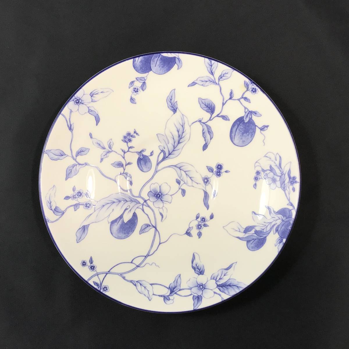 ▼【美品】 WEDGWOOD ブループラム カップ&ソーサー BONE CHINA 200年記念 陶磁器 BLUE PLUM ウェッジウッド ティーカップ&ソーサー_画像5