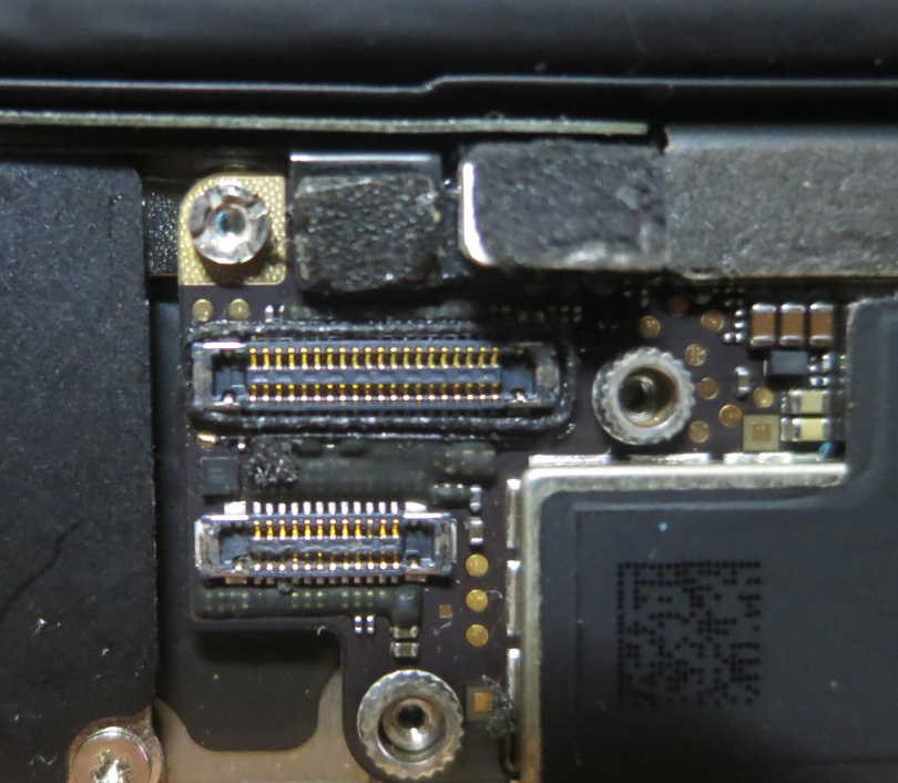 起動ロックあり 完全ジャンク品 iPhone8 システムボード 本体 背面カメラ ホームボタン 背面パネル SE2 液晶パネル タッチパネル 部品取用_画像7