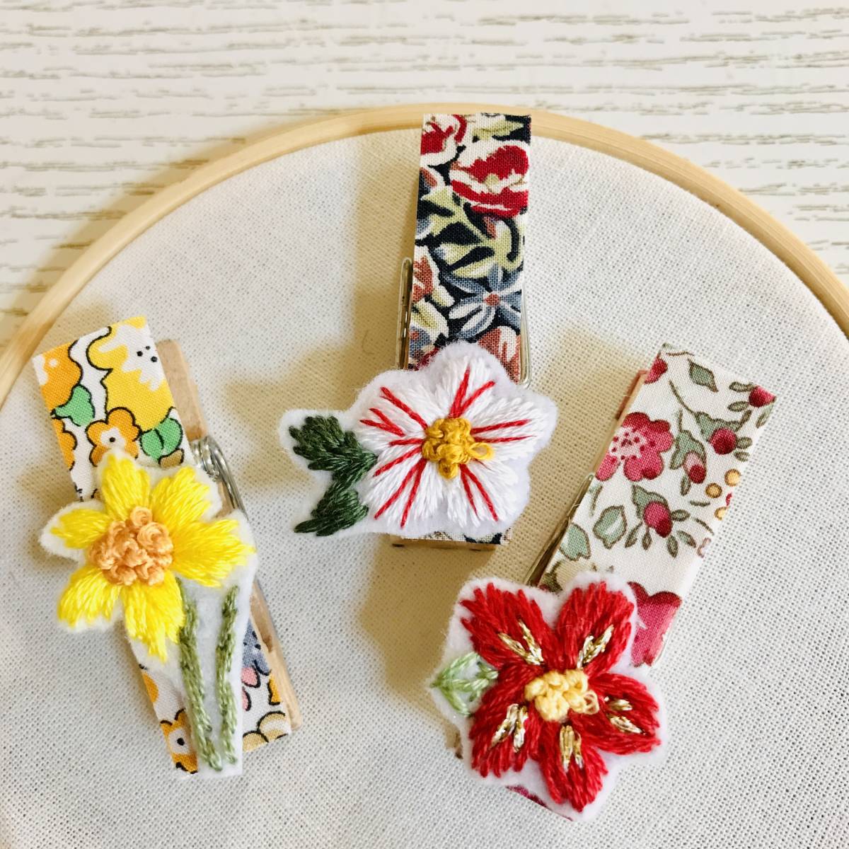 ハンドメイド☆リバティ☆ボタニカル刺繍☆木製ピンチ☆１２本☆完成品_画像3