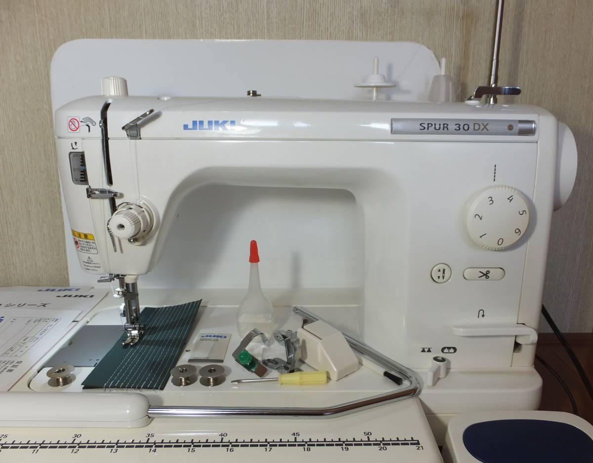 JUKI職業用本縫いミシン　TL-30DX　SPURシリーズTL-30DXフル装備・完動中古品　_ボビン・ボビンケースはミシンに装着