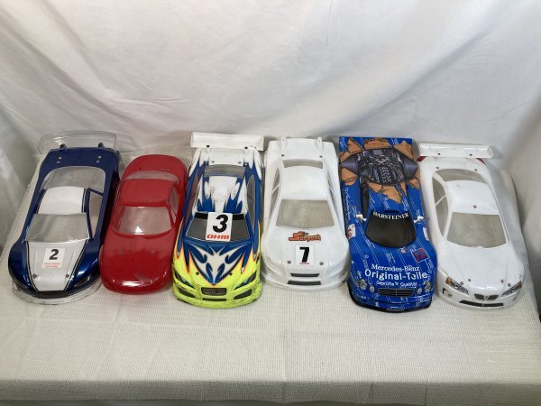 【ジャンク現状品】1円スタート ラジコンカー ボディ RC パーツ まとめ 車 おもちゃ レーシングカー　1FA1-Ｔ120-12HA025_画像1