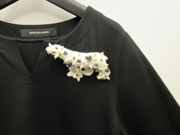 potechi-noPOTECHINO*biju- white bear brooch attaching rayon . tunic One-piece size S*...