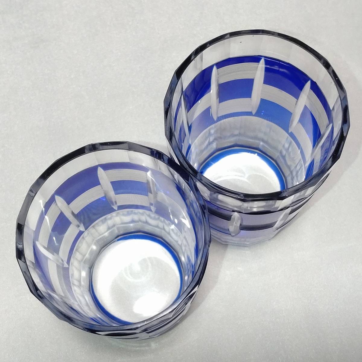 ガラスコップ 2個 カットガラス ブルー 口径約6.2cm 高さ約10.2cm 気泡硝子 昭和レトロ　【4068】【o】【b】_画像2