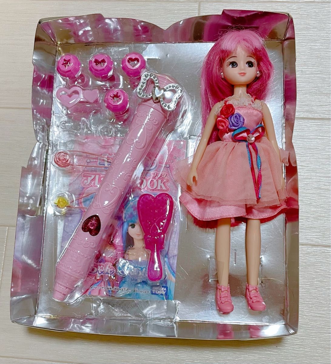タカラトミー キラチェン リカちゃん 女の子 おもちゃ オモチャ 人形 ドール 遊び 箱あり リカちゃん人形 変身 ピンク 可愛い