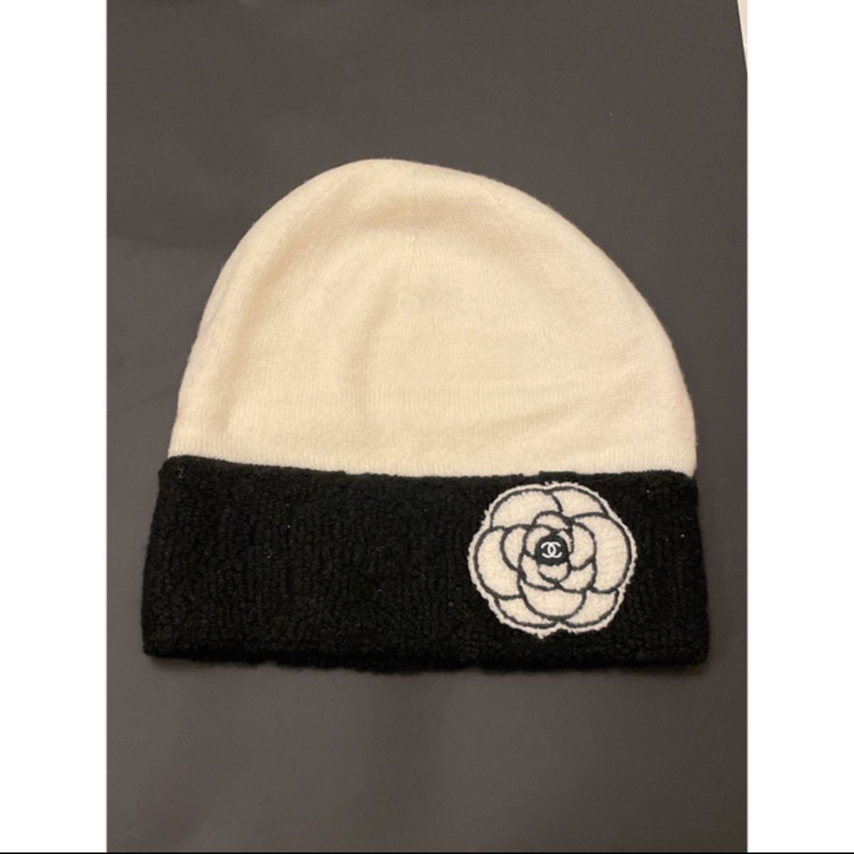 CHANEL シャネル ニット帽 ビーニー 帽子 ココマーク カメリア CHANEL シャネル ニット帽 ビーニー 帽子 ココマーク カメリア