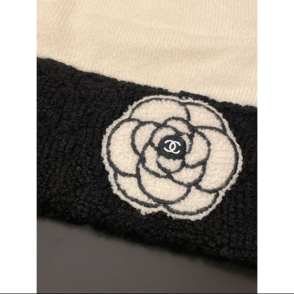 CHANEL シャネル ニット帽 ビーニー 帽子 ココマーク カメリア CHANEL シャネル ニット帽 ビーニー 帽子 ココマーク カメリア