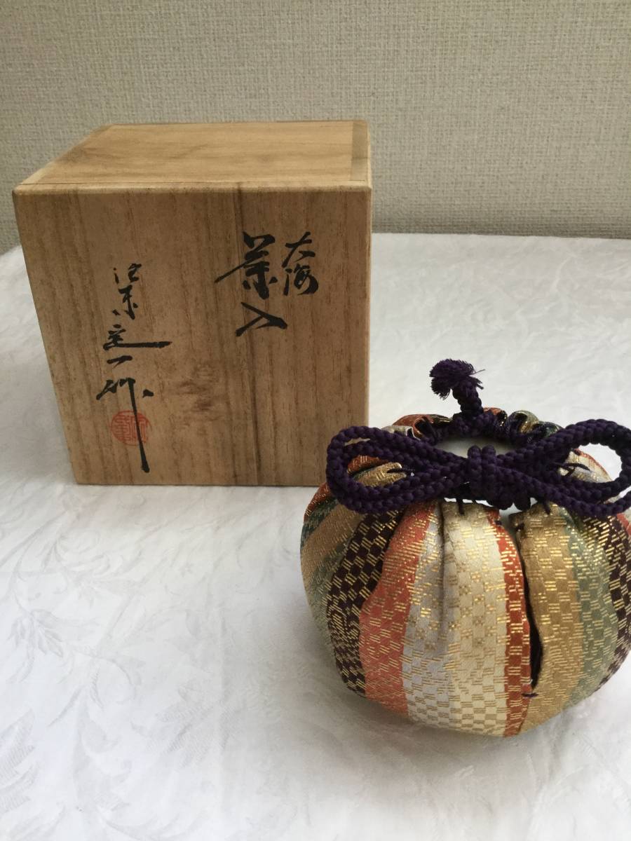 大海茶入 桶谷定一作 仕覆 小石畳宝尽し文|Yahoo!フリマ(旧 大海茶入 桶谷定一作 仕覆 小石畳宝尽し文|Yahoo!フリマ(旧