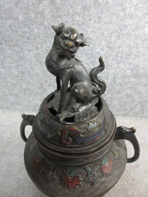 七宝 獅子 香炉 [B22631] 高さ34cm 直径18cm 花唐草 古銅 香道具 仏具 仏教 美術 古玩 古美術_画像4