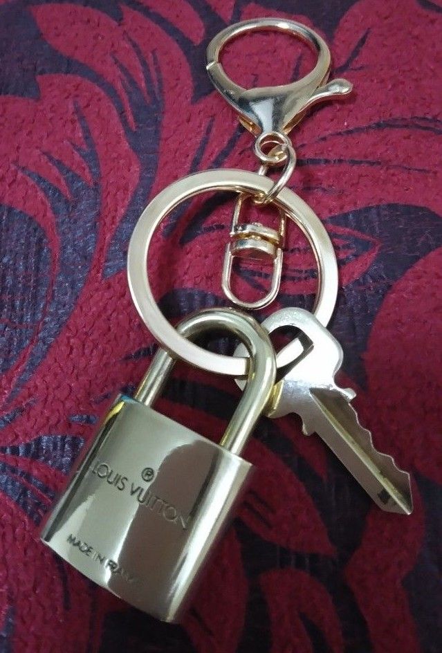 ルイヴィトン302　 パドロック 　カデナ南京錠　鍵付きゴールド色　美品 　キーリング
