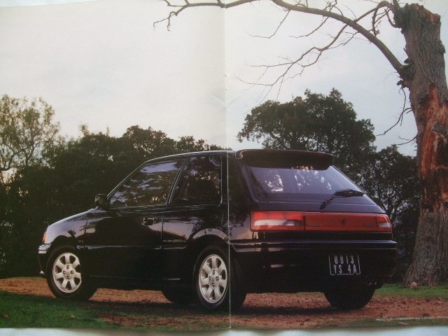 1991年1月 マツダ ファミリア4WD 3ドアハッチバック・4ドアセダン BG6Z/8Z（R）型 カタログ_画像2