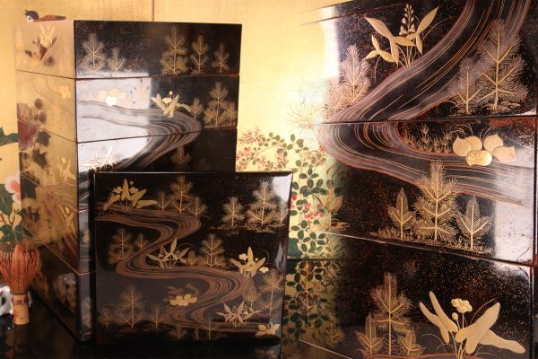 日本全国送料無料商品 特集 野弁当箱☆蒔絵 漆芸蒔絵提重・漆塗蒔絵弁当箱(古錫製徳利 重箱