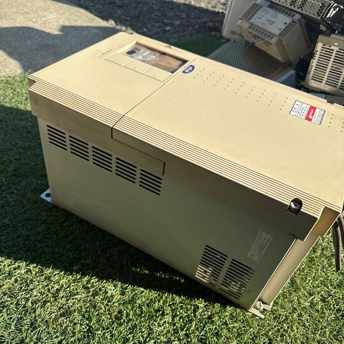 3M175 TOSHIBA東芝インバーター VF-A7 VFA7-2220P(7) テスト済み 3M175 TOSHIBA東芝インバーター VF-A7 VFA7-2220P(7) テスト済み