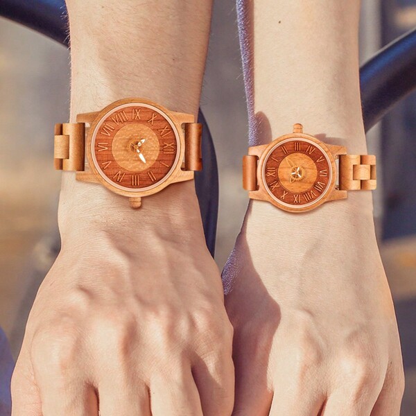 【サイズ交換ＯＫ】 腕時計 ペアウォッチ フェスティバル・記念品に最適 2本セット メカニカル風 ミラージュ カップル用ウッドウォッチ その他
