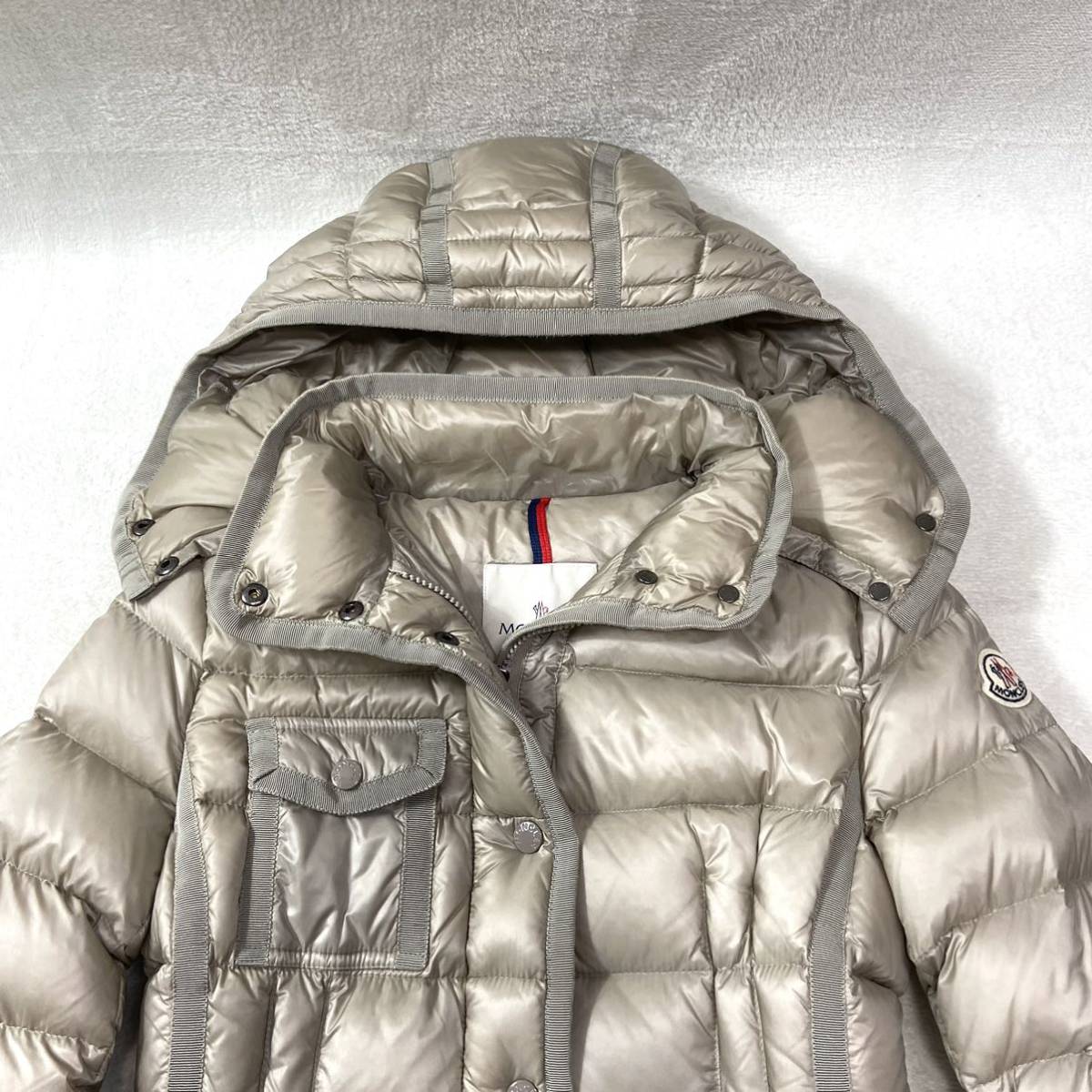 ☆極美品・着用回数5回☆ MONCLER HERMINE ダウンコート　Aライン　ベージュ_画像2