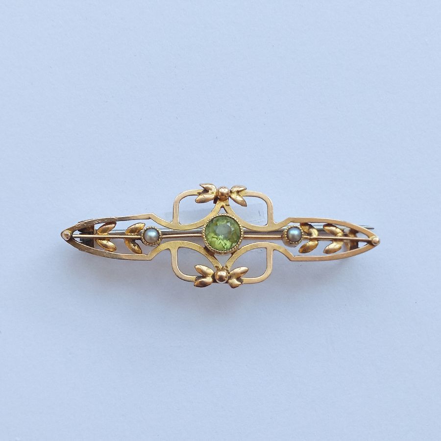  antique peridot .si-do pearl. brooch 15 gold #105
