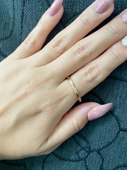 （R005P）21号　ピンクゴールドツイスト可愛い繊細な細身ジルコニアリング　指輪