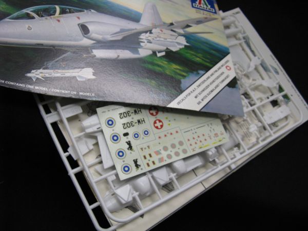 ★　イタレリ　1/72 　HAWK T.Mk 1/51/66 （訳あり）　★_画像6