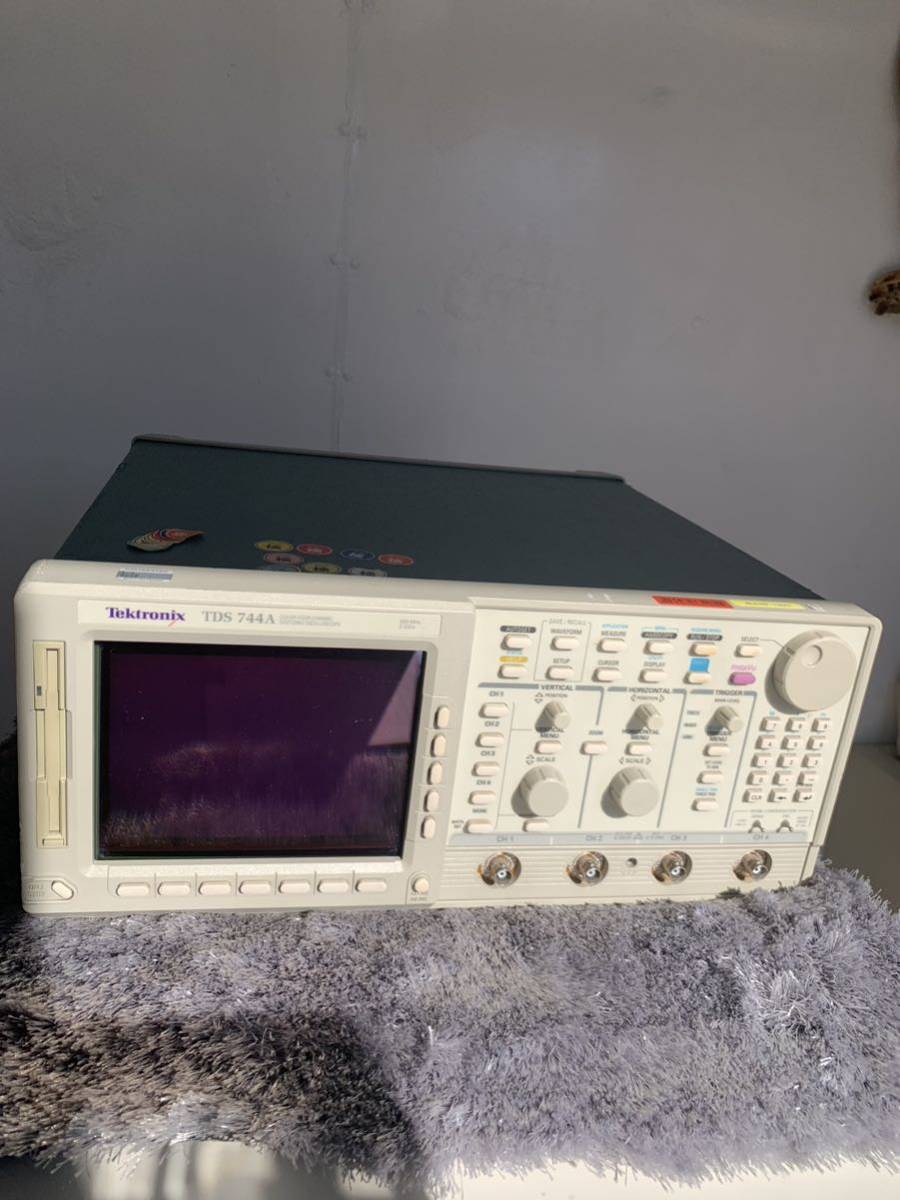 Tektronix TDS744A デジタルオシロスコープの画像1