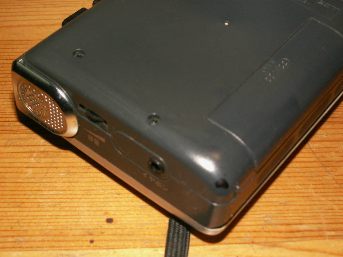 Panasonic モノラルカセットテープレコーダー RQ-L11_上部角に油性マーカー跡のようなもの有り