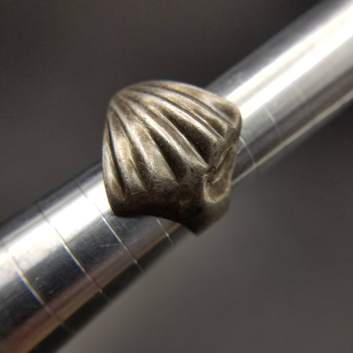 超特価激安 リング ヴィンテージ シルバー 925 貝殻 アシンメトリー ジグザグ モダニスト 11.6g Y12-B メンズジュエリー 個性派 重厚感 指輪 銀 18号~