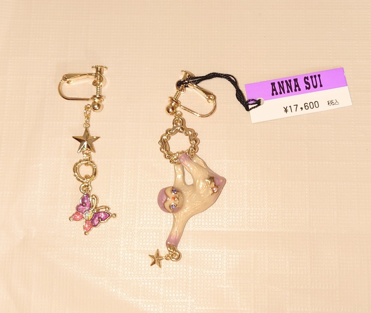 人気の店 ANNA SUI イヤリング 蝶々 ゴールド - アクセサリー