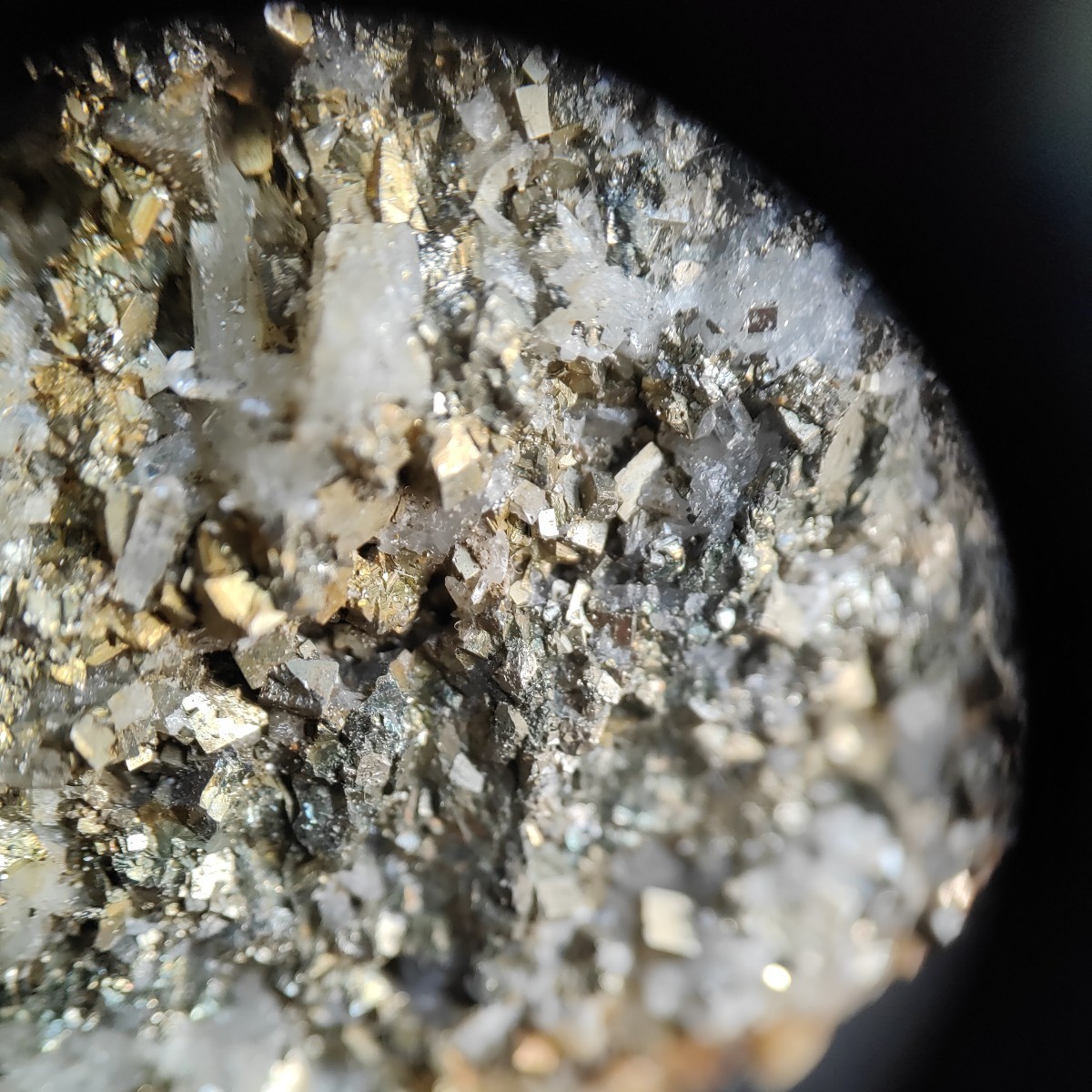 北海道茂岩鉱山産黄鉄鉱　水晶結晶　435g 鉱物標本 北海道 原石_画像4