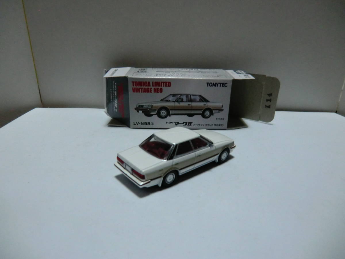 【TOMICA LIMITED ＶＩＮＴＡＧＥ NEO現状品】LV-N98 トヨタ マ-クⅡ４ドアHTグランデ（86年式）PW/Gボディ+赤茶内装＆専用タイヤ装着品_画像6