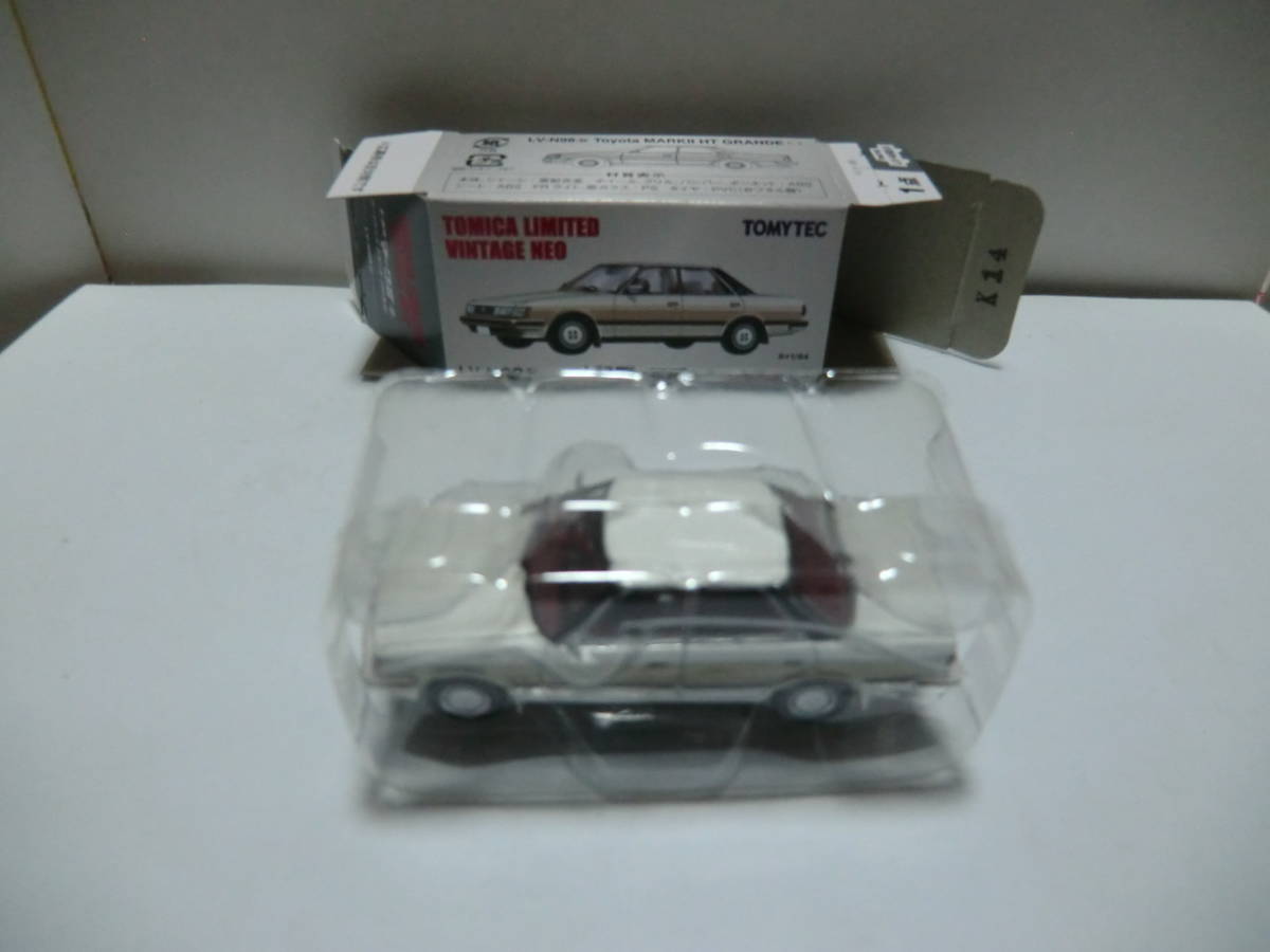 【TOMICA LIMITED ＶＩＮＴＡＧＥ NEO現状品】LV-N98 トヨタ マ-クⅡ４ドアHTグランデ（86年式）PW/Gボディ+赤茶内装＆専用タイヤ装着品_画像1