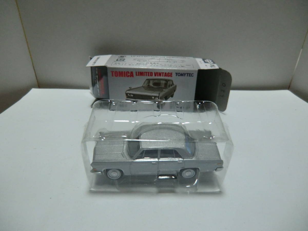 【TOMICA LIMITED ＶＩＮＴＡＧＥ LV-42 三菱 デボネア・現状品】 ボディカラ-はシルバ-メタリック、専用ホイル装着品_画像1