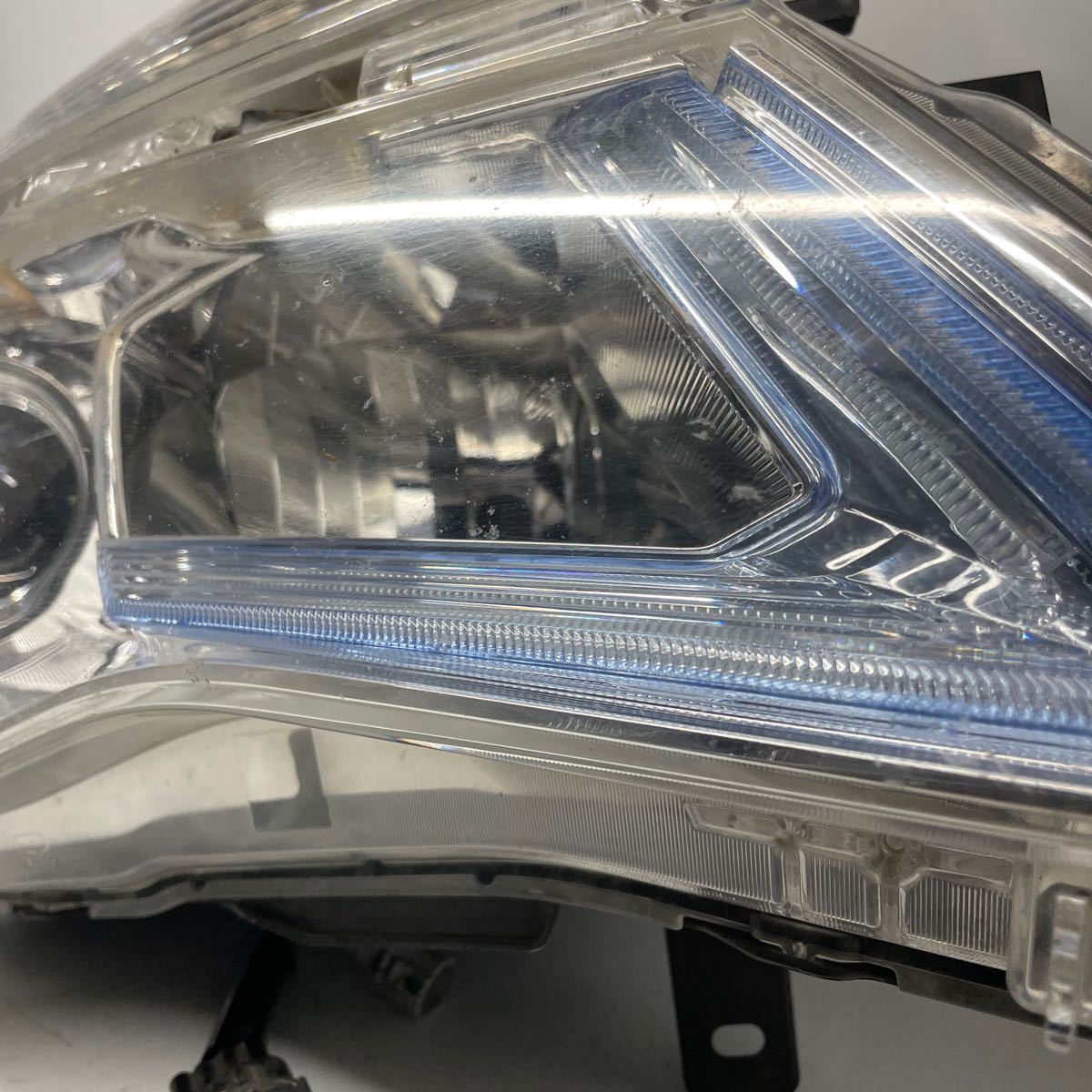 1円スタート ジャンク 日産 C26 セレナ 後期 純正 ヘッドライト ヘッドランプ 右側 運転席側 R LED レベ付き koito 100-23683 P50440_画像2