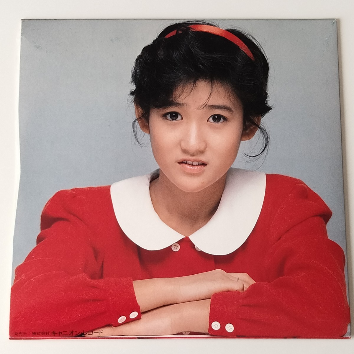 【7inch】岡田有希子/二人だけのセレモニー(7A0456)PRIVATE RED/尾崎亜美/1985年EP/80年代アイドル レコードの画像2