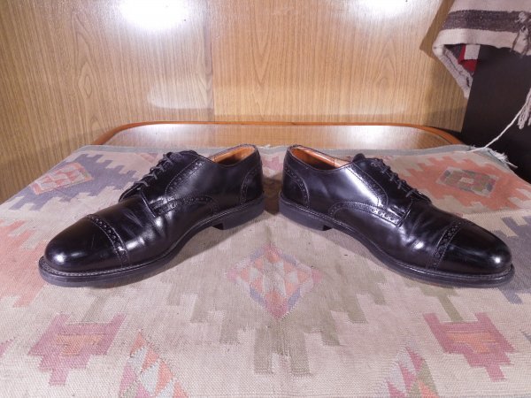 ■USA製■Allen Edmonds■ストレートチップ黒US8D■26cm小窓ロゴ_画像1