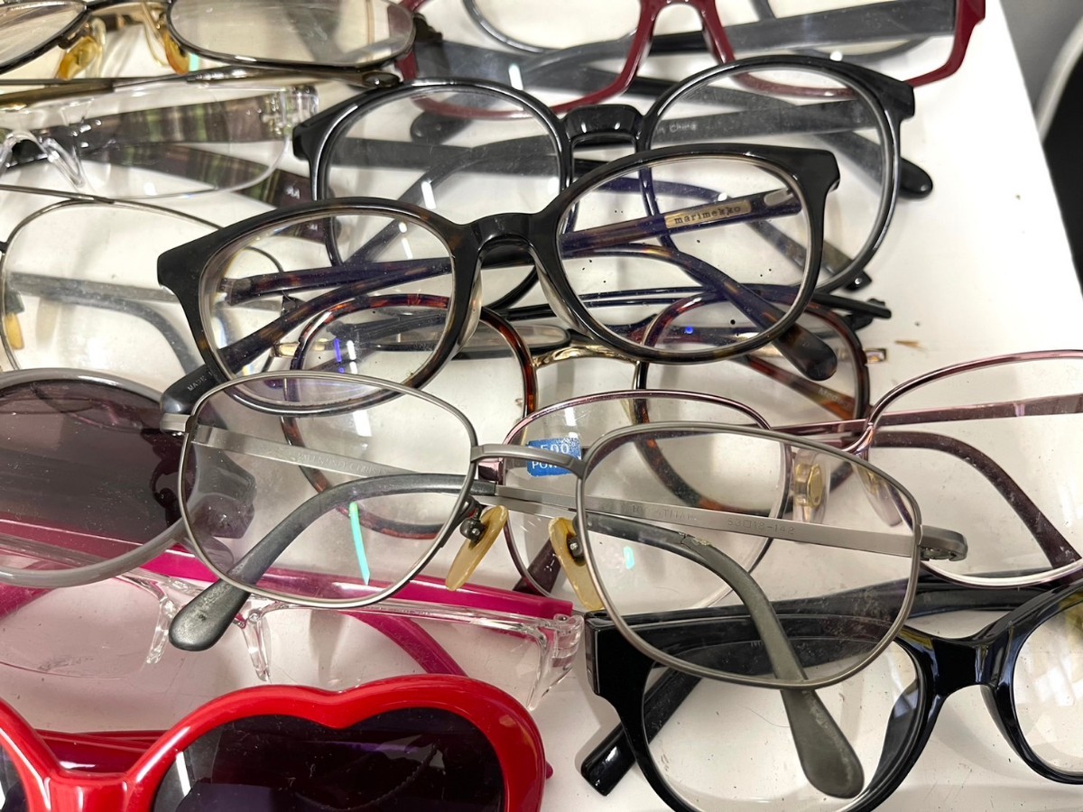 E996　サングラス　眼鏡　メガネ　老眼鏡　大量　まとめ売り　VALENTINO CHRISTY　TITAN-P　12KGF　marimekko　他　レディース　メンズ_画像2