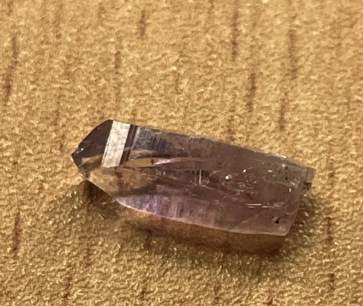 雨塚山産　紫水晶結晶原石　透明度高　濃紫色　トップに僅かな傷　14×5×4(mm)_画像7