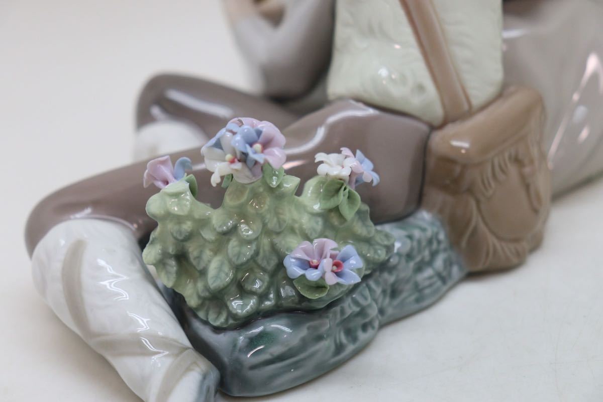 リヤドロ LLADRO 早熟な求愛 NO 5072 フィギュリン 陶器人形 リヤドロ LLADRO 早熟な求愛 NO 5072 フィギュリン 陶器人形