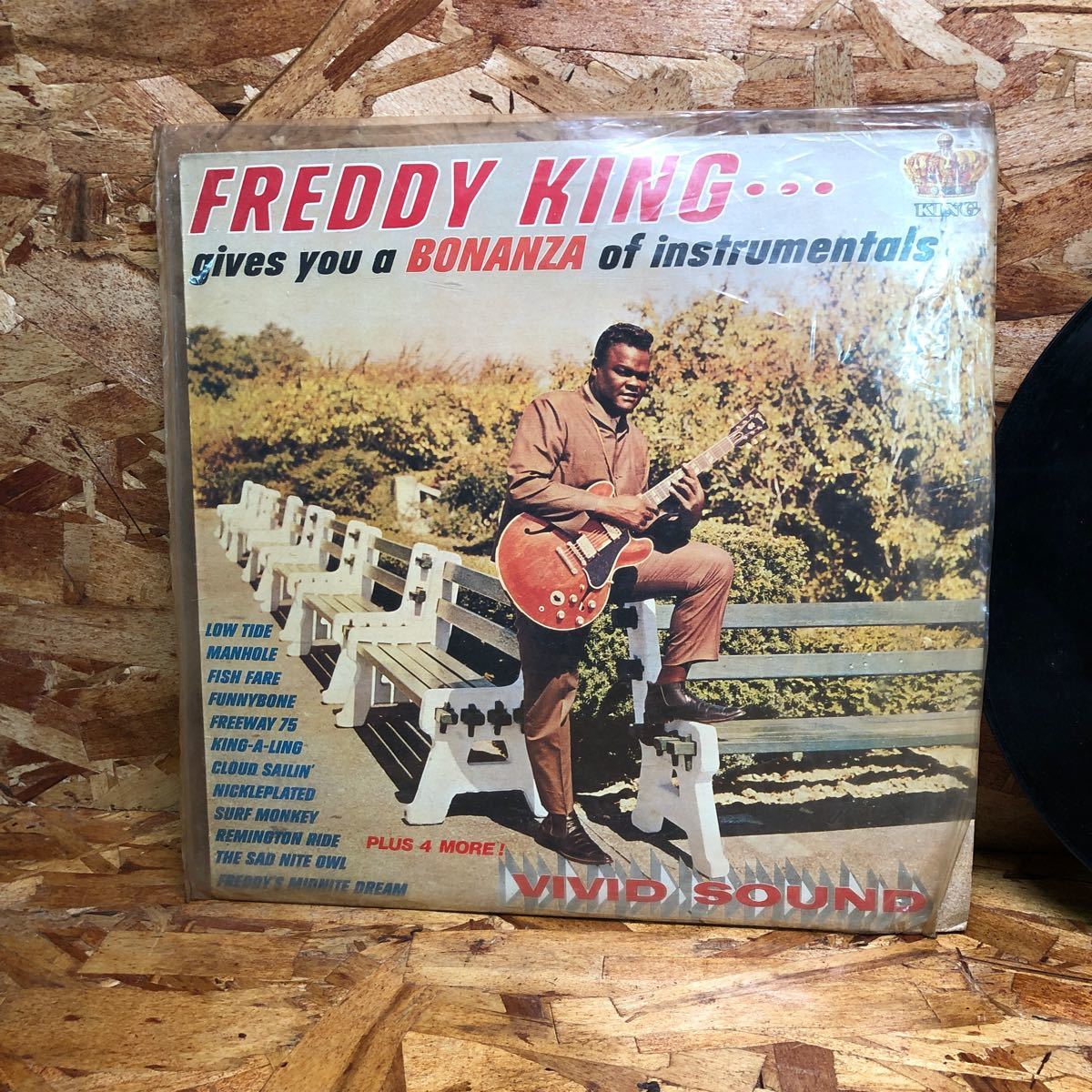 FREDDY KING gives you a BONANZA of instrumentals LP レコード フレディキング　VIVID SOUND ブルース　3大キング　ギタリスト_画像2