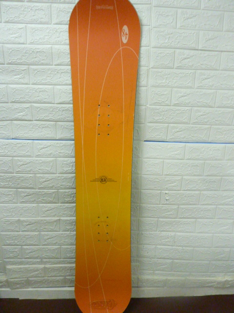 R665 NISHIZAWA　ニシザワ　スノーボード　板　スノボ板　148ｃｍ　オレンジ系　レディース　ウインタースポーツ　スノボ用品_画像1