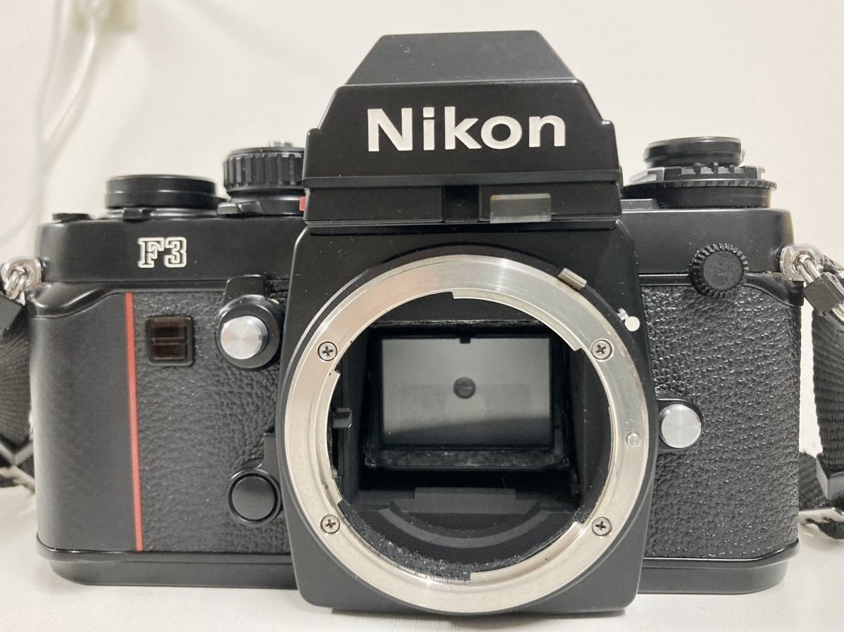 管121558t ニコン Nikon F3 一眼レフ フィルム カメラ ボディ ブラック ストラップ ソフトケース 付きの画像3