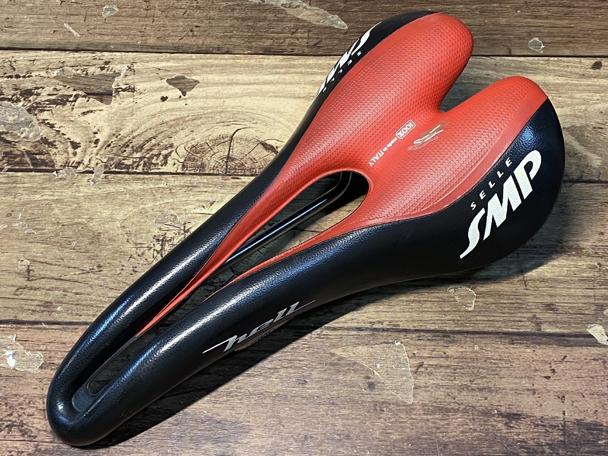 HC753 SELLE SMP HELL INOXレール サドル 143mm 赤黒 わずかに汚れあり_画像2