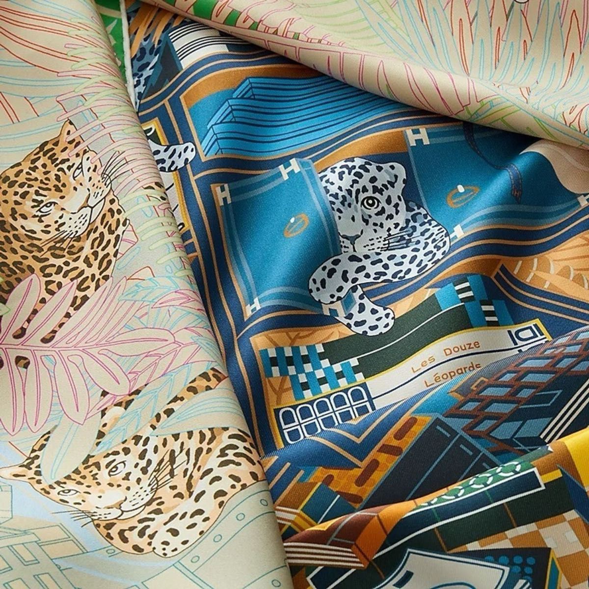 エルメス カレ90ダブルフェイス《12頭のレオパード》2023AW エルメス カレ90ダブルフェイス《12頭のレオパード》2023AW