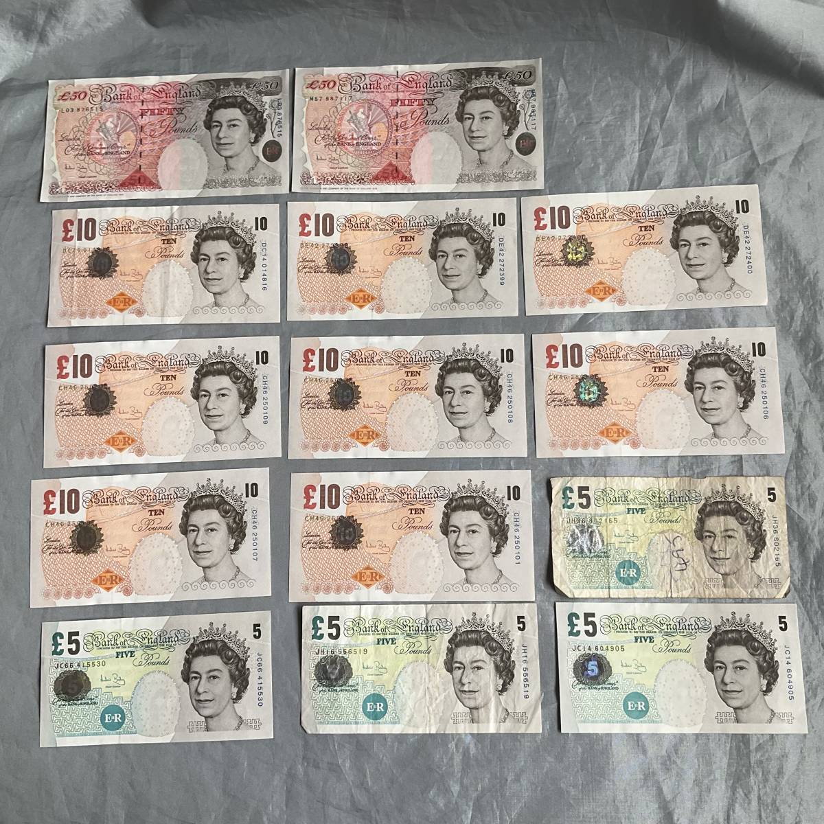 イギリス　英国旧ポンド紙幣　合計２００ポンド（５０ポンド２枚　１０ポンド８枚　５ポンド４枚）