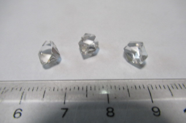 ハーキマーダイヤモンドダブル端末　結晶　3Aグレイド　3個　４cts　 USA、透明度高く、キズ少ないレアー品_画像3