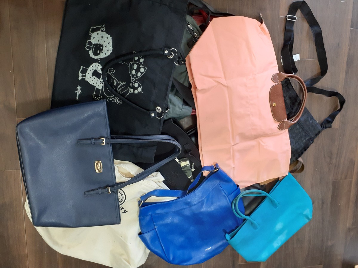 COACH、FURLA、LONGCHAMP、ROBERTA、ブランドバッグ、ショルダーバッグ、ポーチ、お財布など30点まとめ売り。_画像8