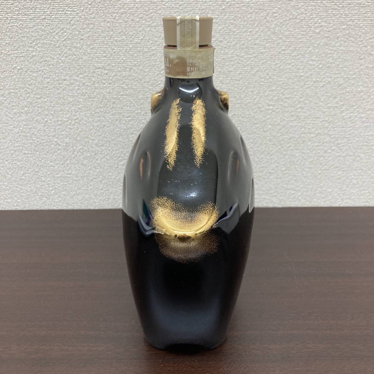 【未開栓】SUNTORY WHISKY ROYAL 12年 600ml 43% サントリー ウイスキー ローヤル 干支ボトル 亥 猪 いのしし 陶器 国産 古酒 お酒_画像5