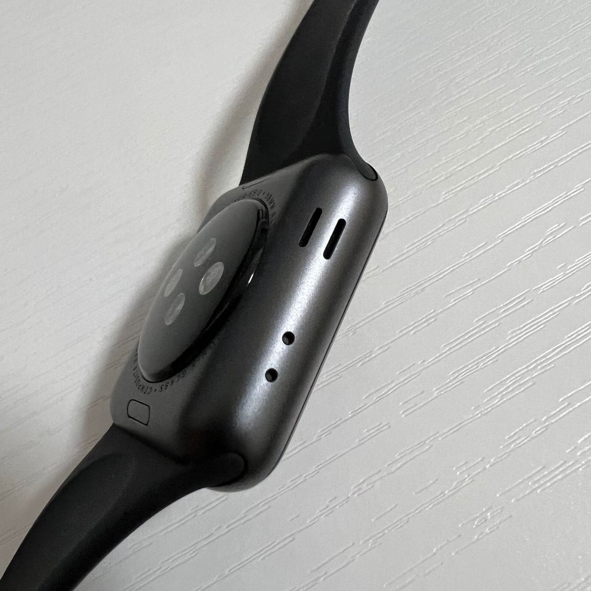 Apple Watch series3 GPSモデル 38mm スペースグレイアルミニウムケースとブラックスポーツバンド 