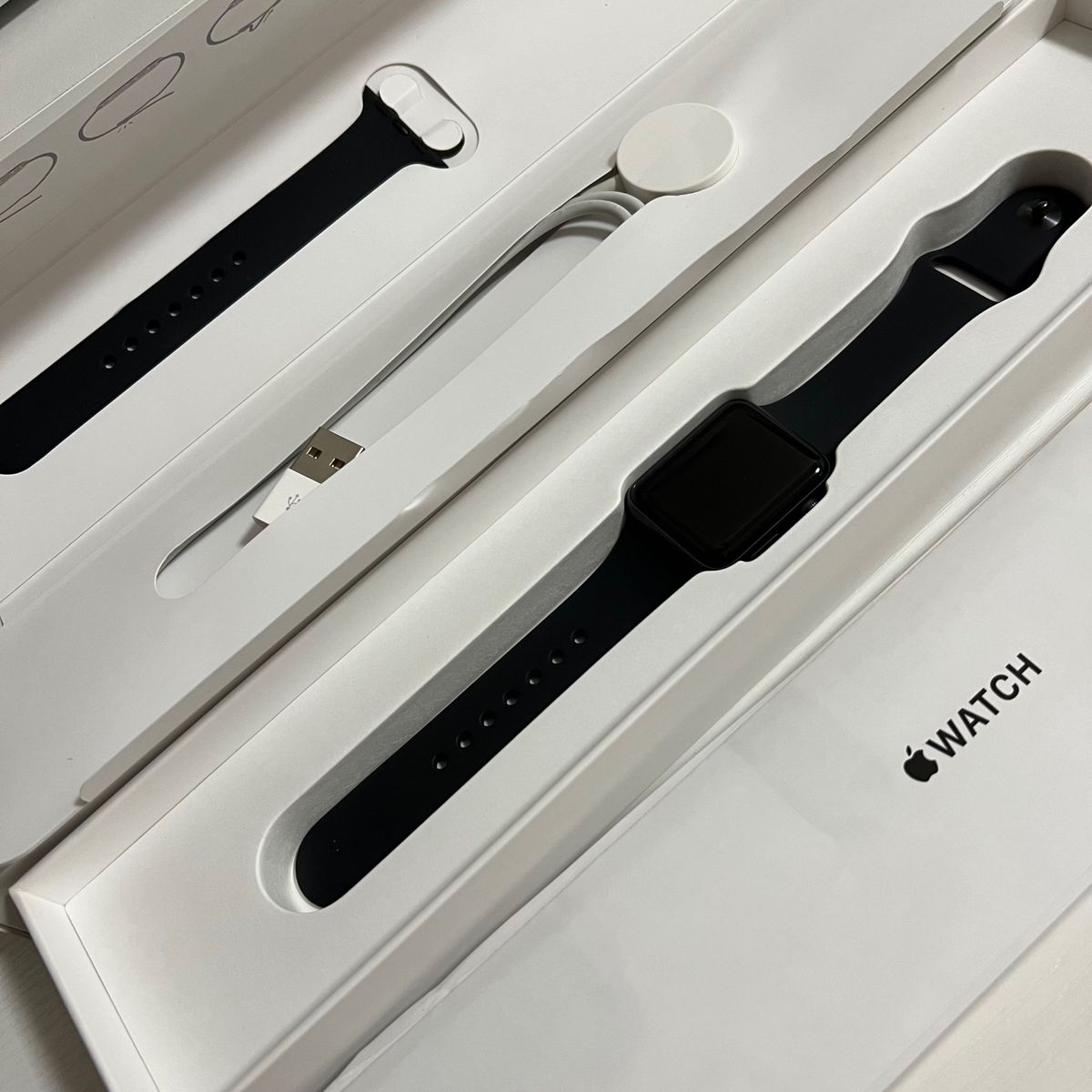 Apple Watch series3 GPSモデル 38mm スペースグレイアルミニウムケースとブラックスポーツバンド 