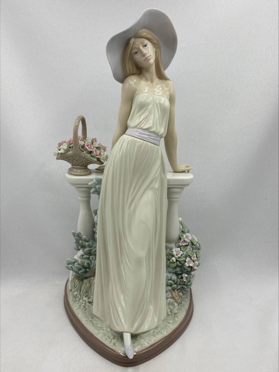 Lladro　リヤドロ　No.5378 美品「輝く時」フィギュリン　女性　バルコニー　置物　陶器　人形