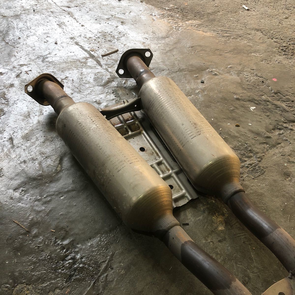 レクサスis300h ave30 Fスポーツ 中間パイプ マフラー 純正品 is レクサスis300h ave30 Fスポーツ 中間パイプ マフラー 純正品 is
