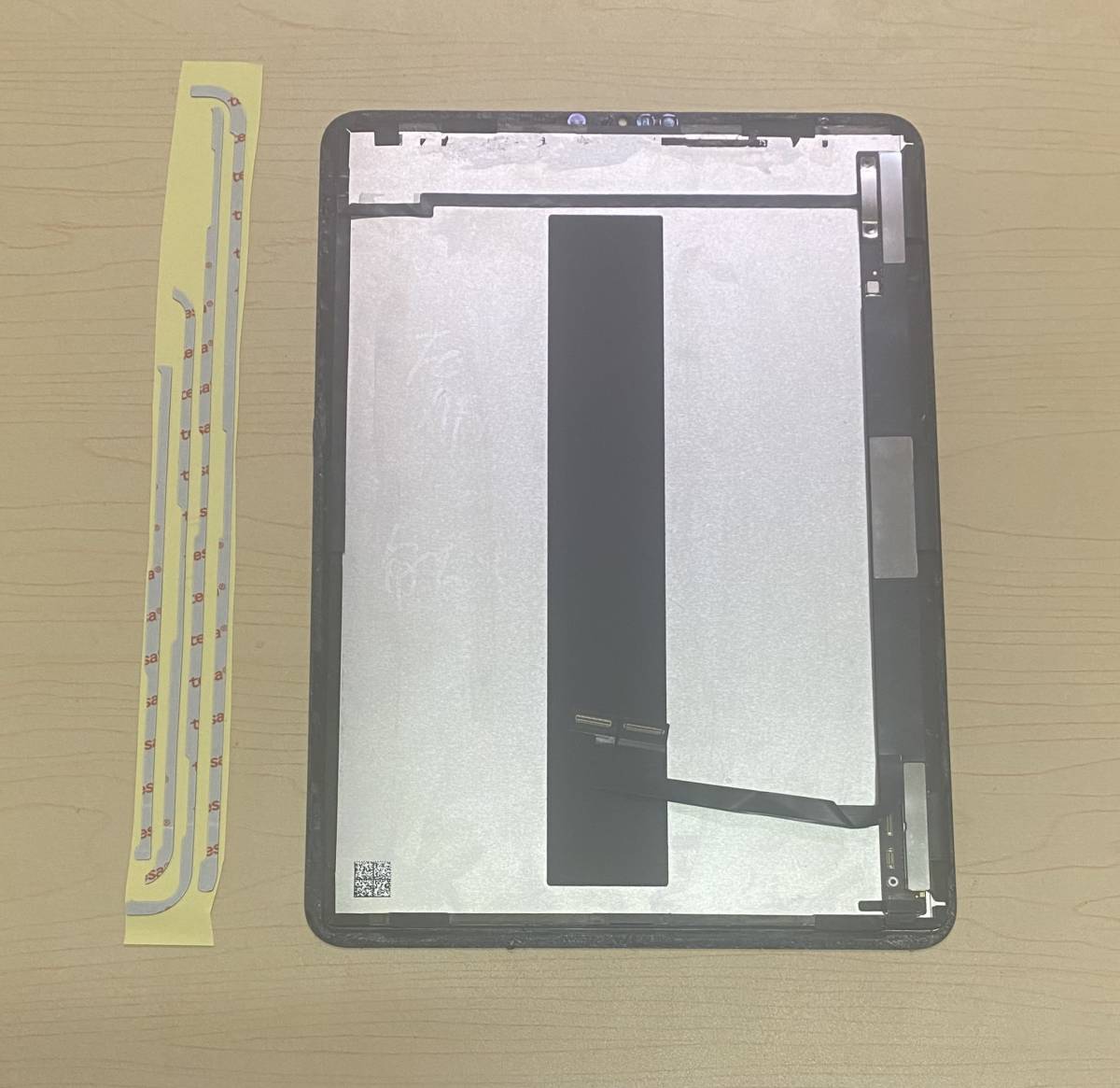 中古 純正品 iPad Pro 11 インチ(2018-2020) フロントパネル 画面 液晶 修理 交換 、画面 パネル 交換テープ 付き ジャンク_画像3